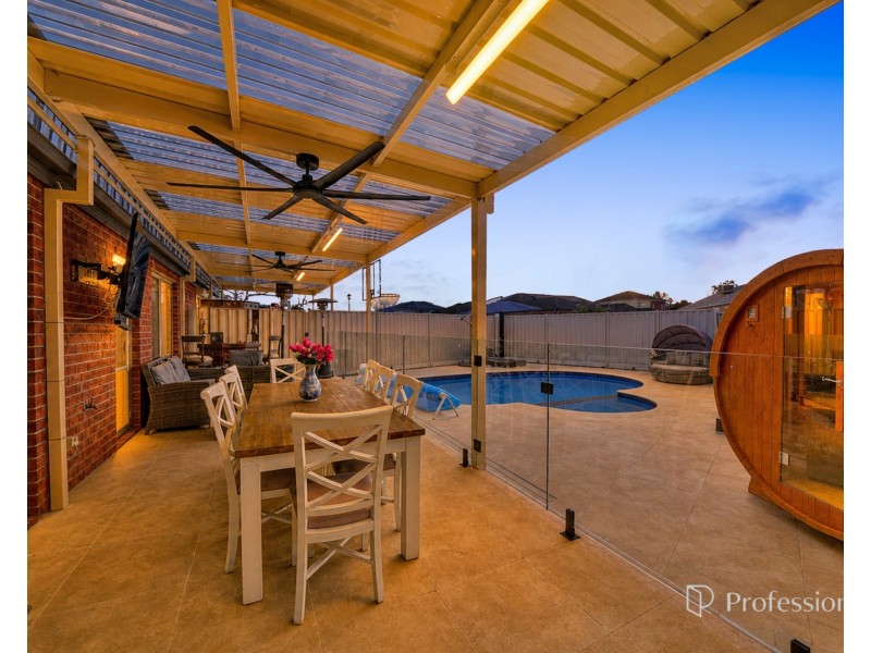 34 Cobaw Circuit, Caroline Springs VIC 3023