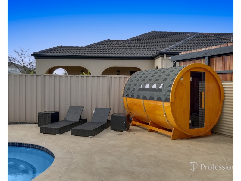 34 Cobaw Circuit, Caroline Springs VIC 3023