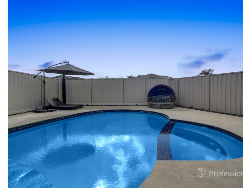 34 Cobaw Circuit, Caroline Springs VIC 3023