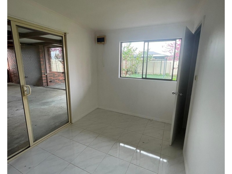 7 Kinterbury Dr, Kings Park VIC 3021