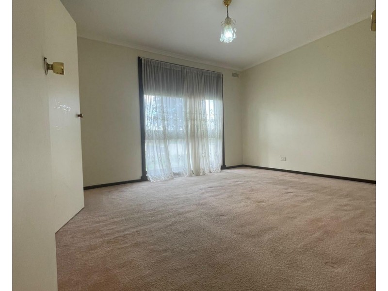 7 Kinterbury Dr, Kings Park VIC 3021