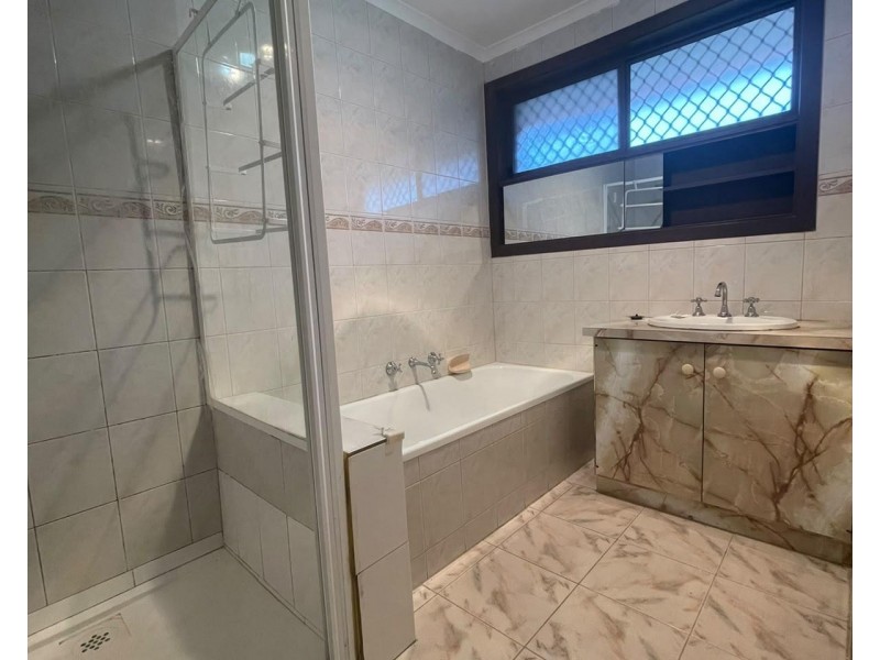 7 Kinterbury Dr, Kings Park VIC 3021