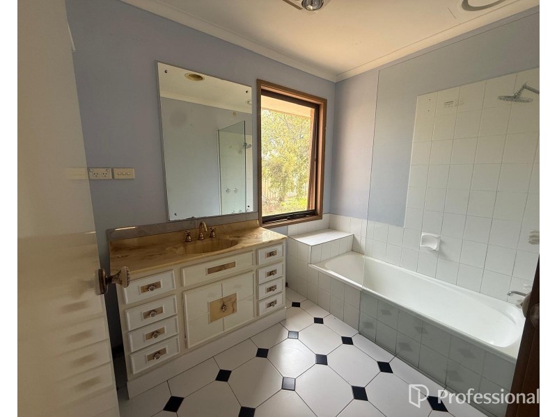 6 Fergus Ct, Sydenham VIC 3037