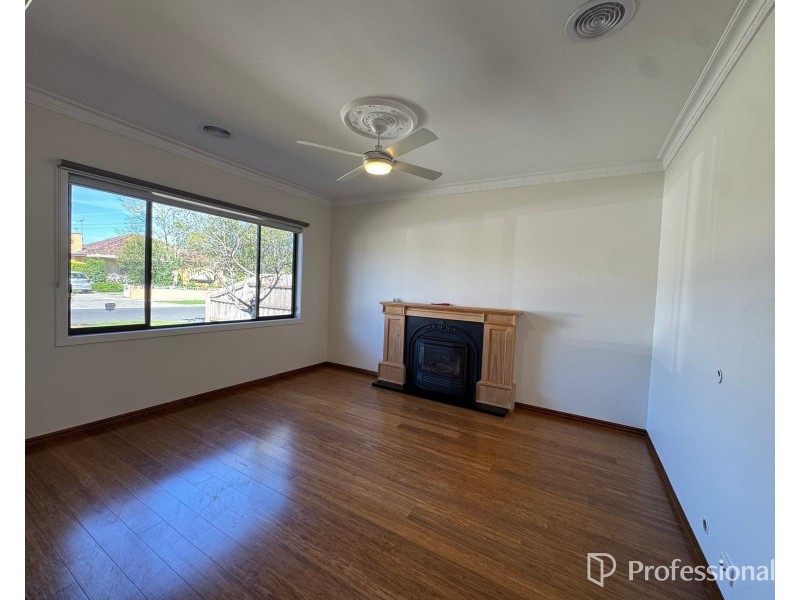 29 View St, St Albans VIC 3021