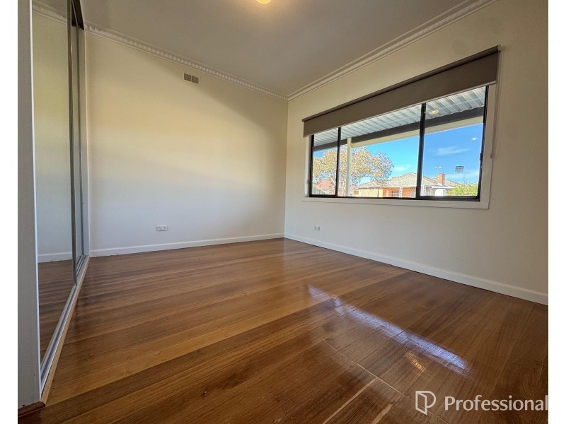 29 View St, St Albans VIC 3021