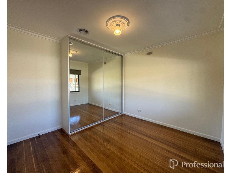 29 View St, St Albans VIC 3021