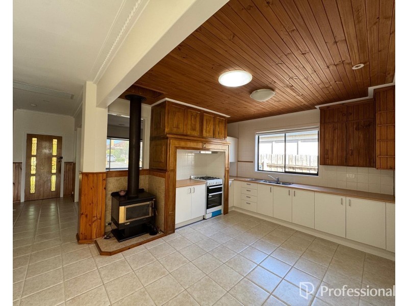 29 View St, St Albans VIC 3021