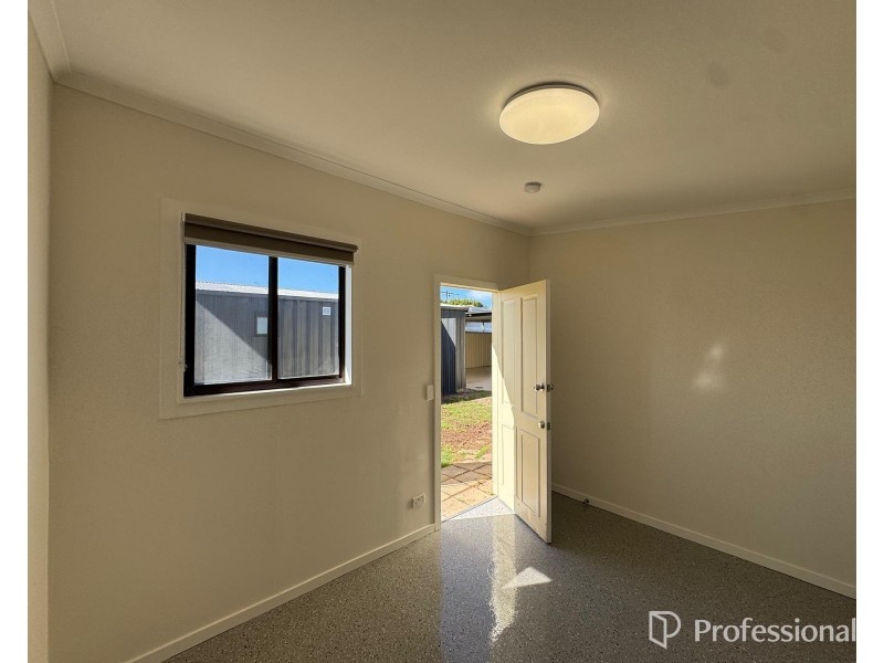29 View St, St Albans VIC 3021