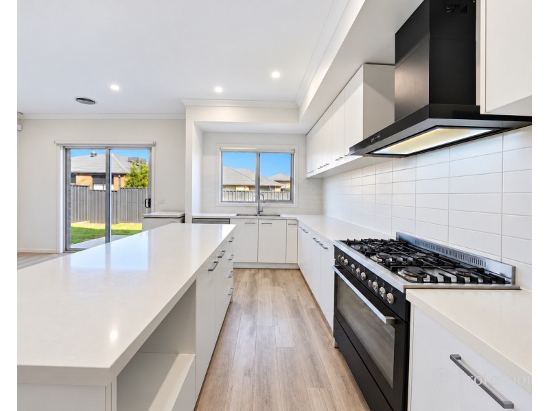 16 Corvo Drive, Truganina VIC 3029