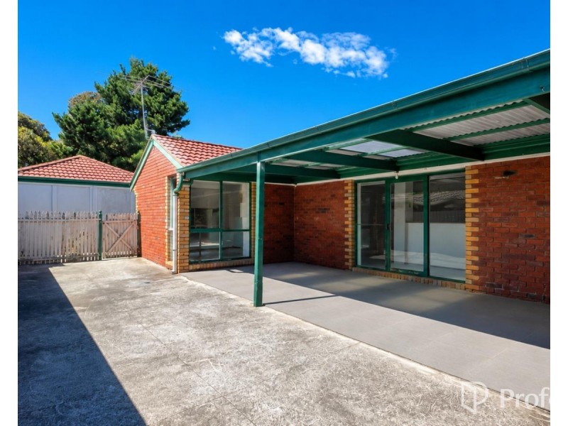 13 Dumosa Court, St Albans VIC 3021