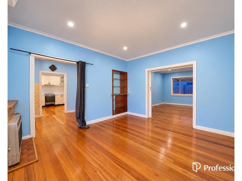 8 Ross Street, St Albans VIC 3021