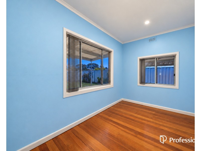 8 Ross Street, St Albans VIC 3021