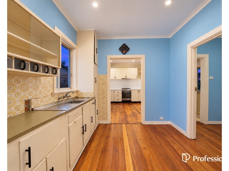 8 Ross Street, St Albans VIC 3021