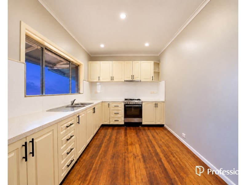 8 Ross Street, St Albans VIC 3021