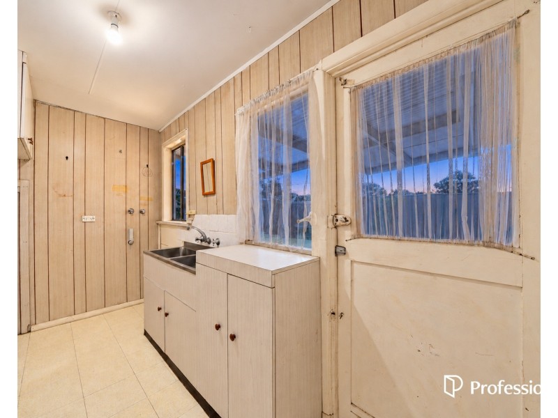 8 Ross Street, St Albans VIC 3021