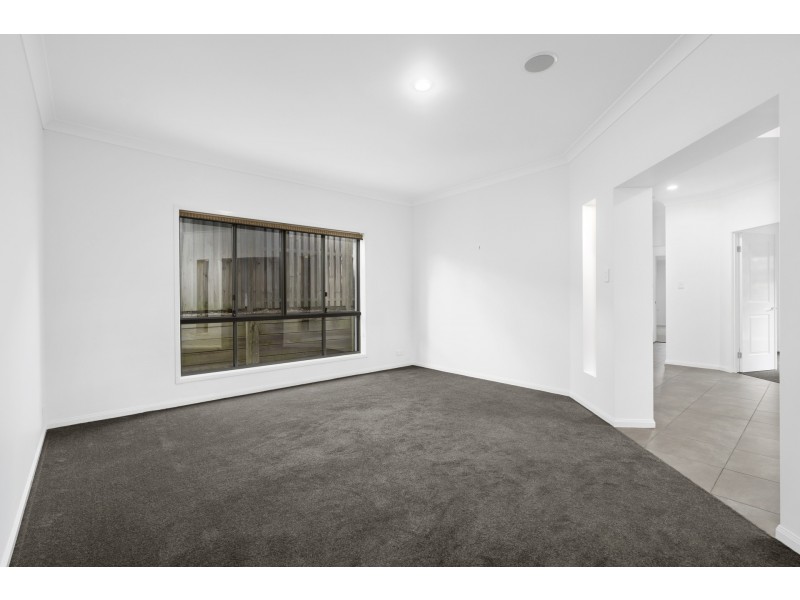 8 Cabriolet Ct, Upper Coomera QLD 4209