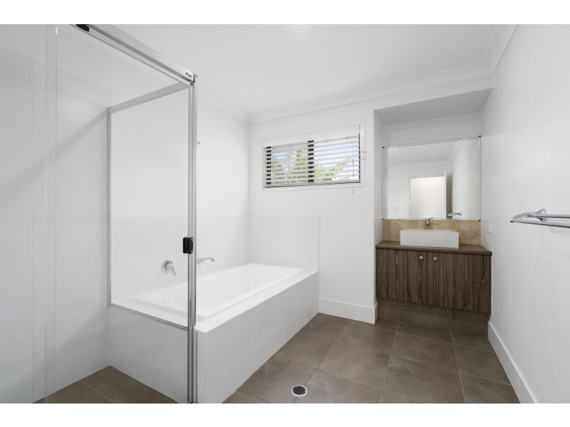 8 Cabriolet Ct, Upper Coomera QLD 4209