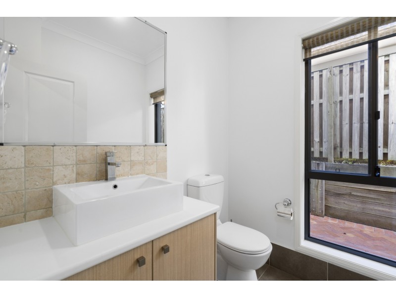 8 Cabriolet Ct, Upper Coomera QLD 4209