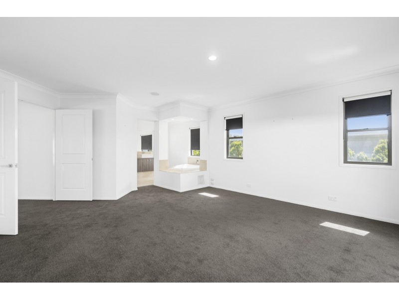 8 Cabriolet Ct, Upper Coomera QLD 4209