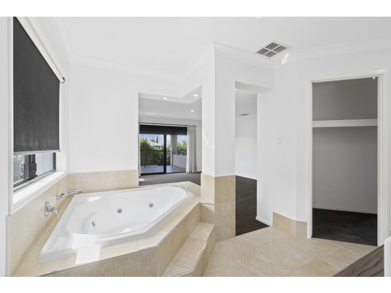 8 Cabriolet Ct, Upper Coomera QLD 4209