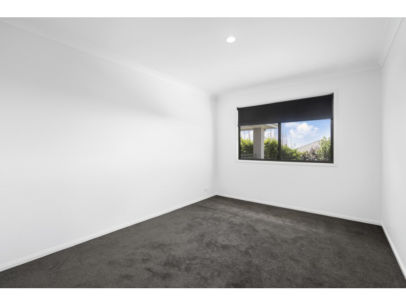 8 Cabriolet Ct, Upper Coomera QLD 4209