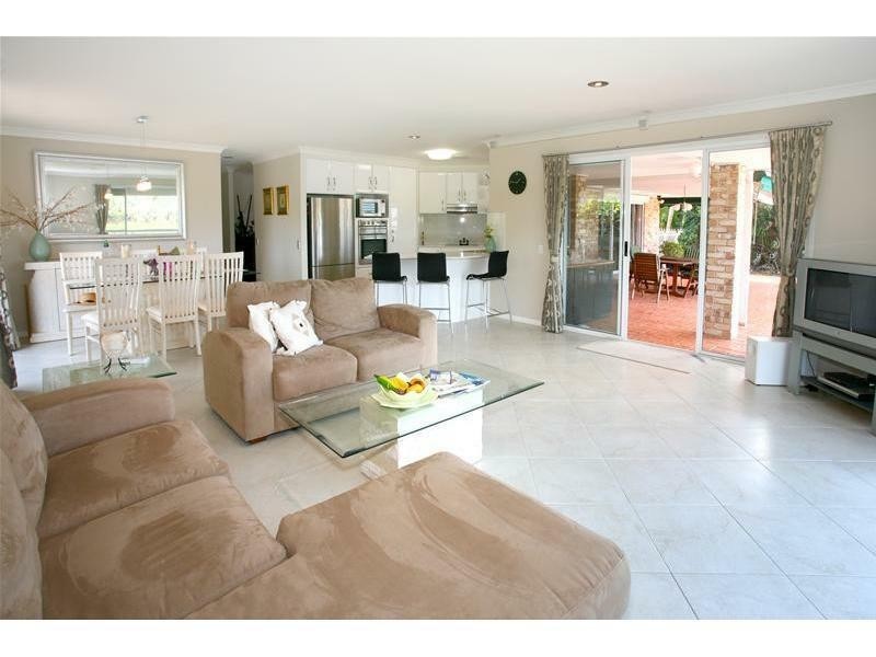 166 Port Jackson Blvd, Clear Island Waters QLD 4226