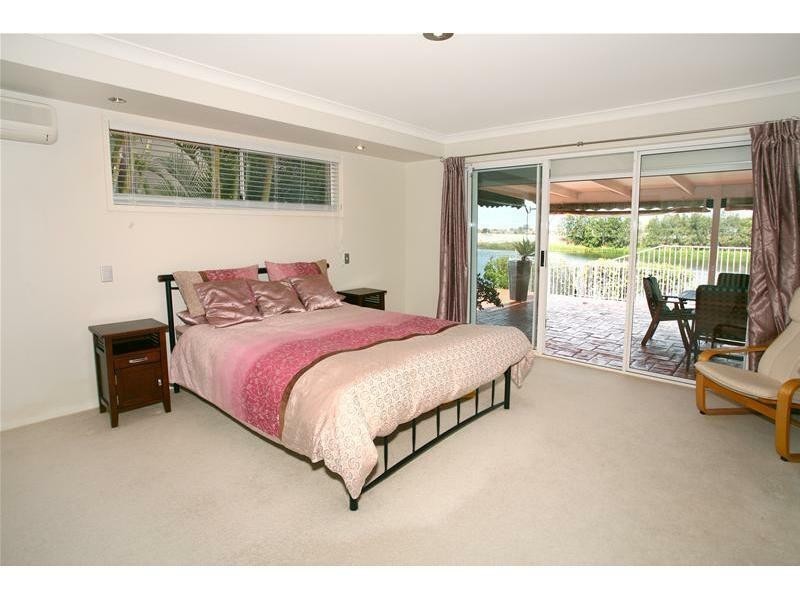 166 Port Jackson Blvd, Clear Island Waters QLD 4226