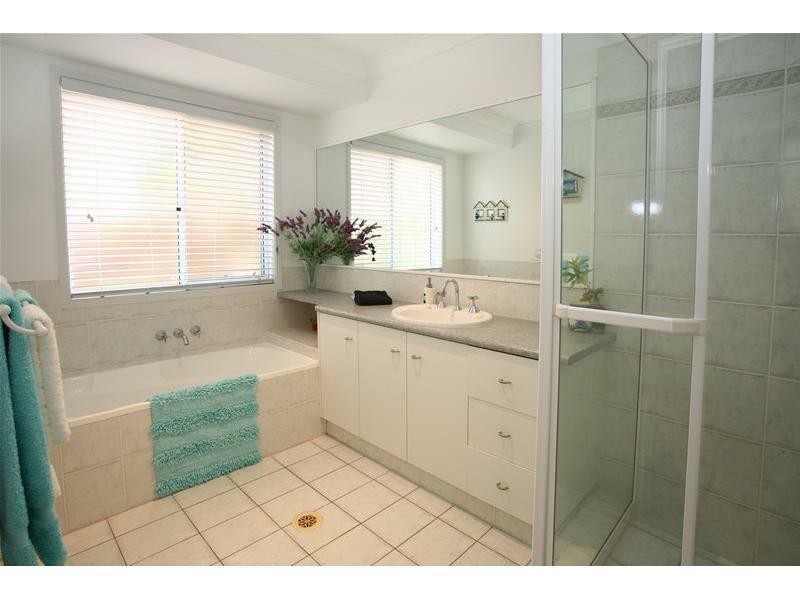 166 Port Jackson Blvd, Clear Island Waters QLD 4226