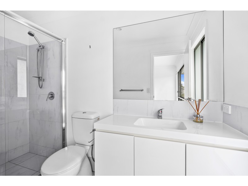 4/9 Bottle Brush Circuit, Coomera QLD 4209