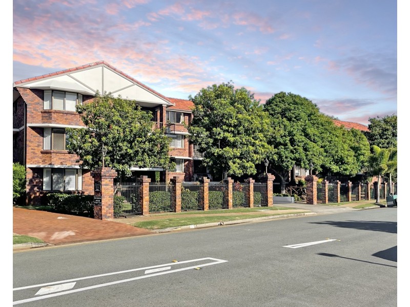 Unit 12/22-32 Commodore Dr, Surfers Paradise QLD 4217