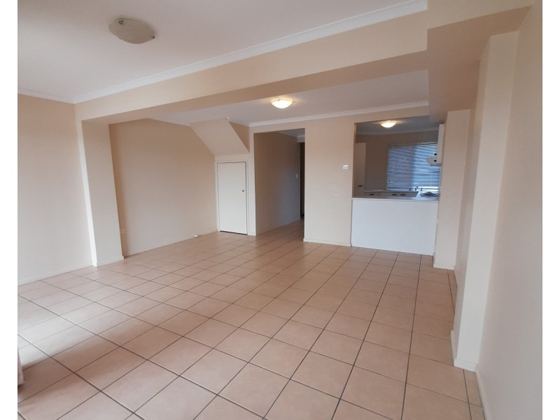 Unit 10/6 Lowood Ct, Varsity Lakes QLD 4227