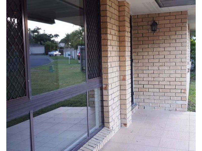 16 Levestam Court, Carrara QLD 4211
