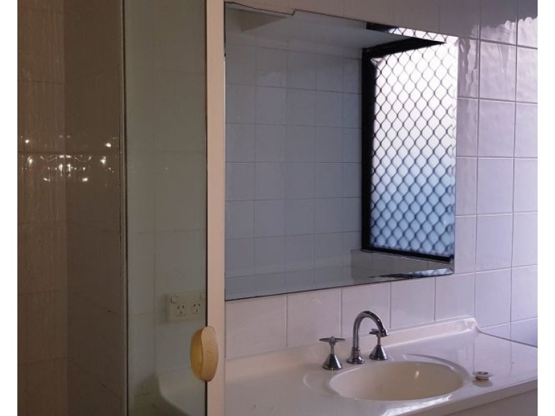 16 Levestam Court, Carrara QLD 4211