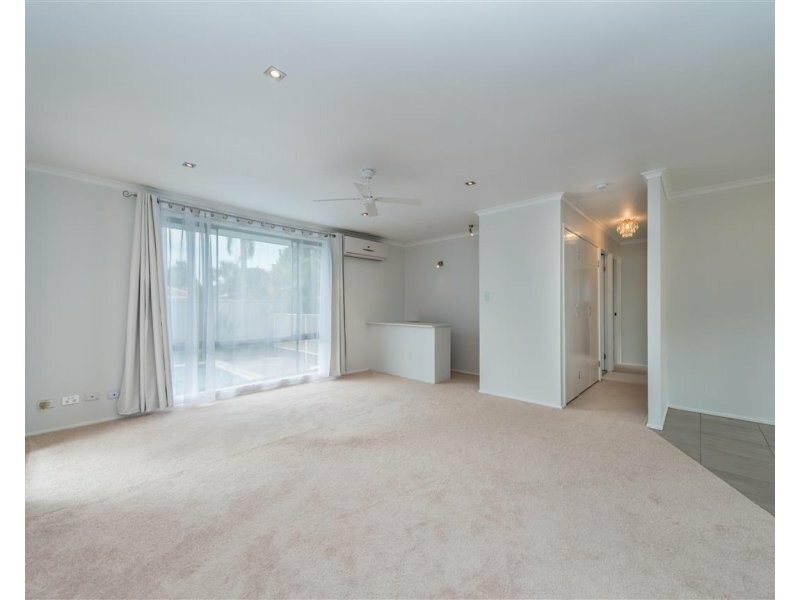 11 Koomooloo Ct, Mermaid Waters QLD 4218