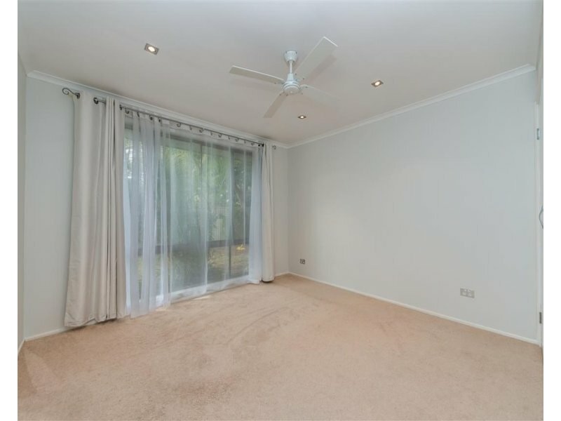 11 Koomooloo Ct, Mermaid Waters QLD 4218