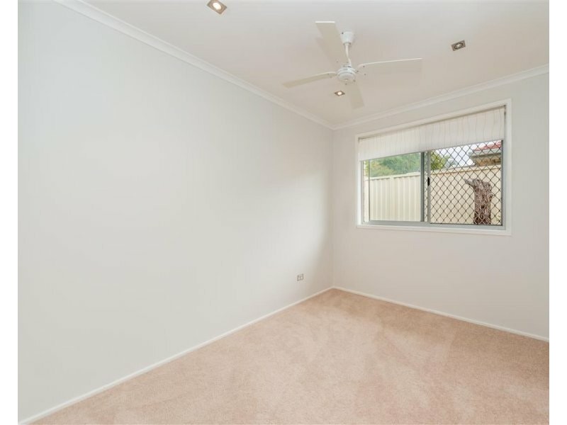 11 Koomooloo Ct, Mermaid Waters QLD 4218