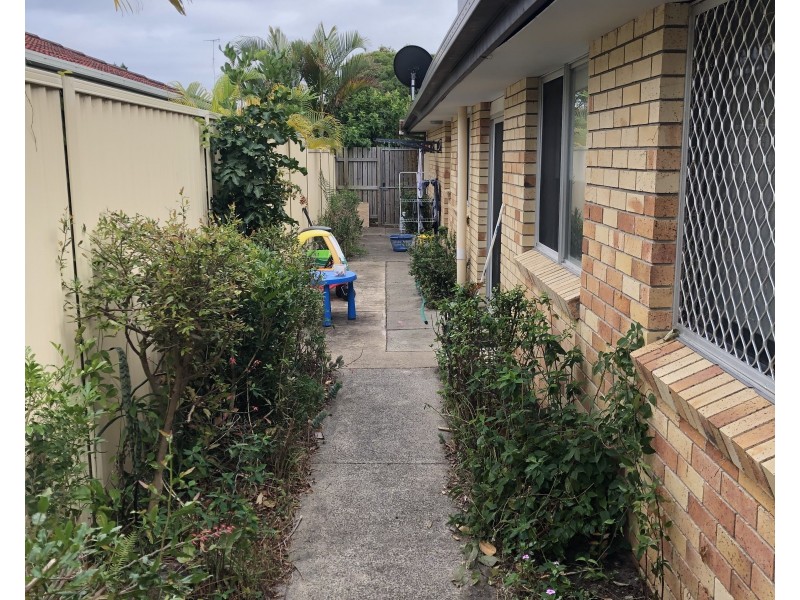 11 Koomooloo Ct, Mermaid Waters QLD 4218