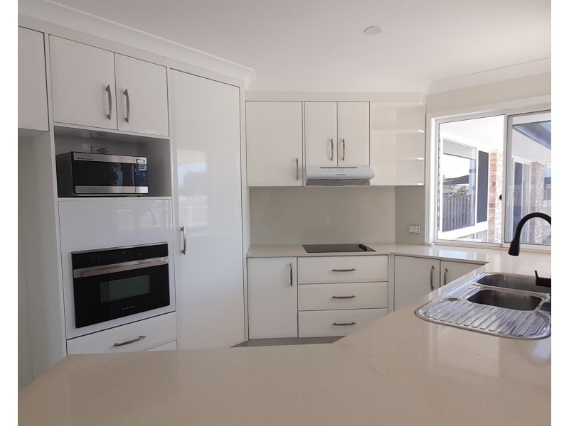 166 Port Jackson Bvd, Clear Island Waters QLD 4226