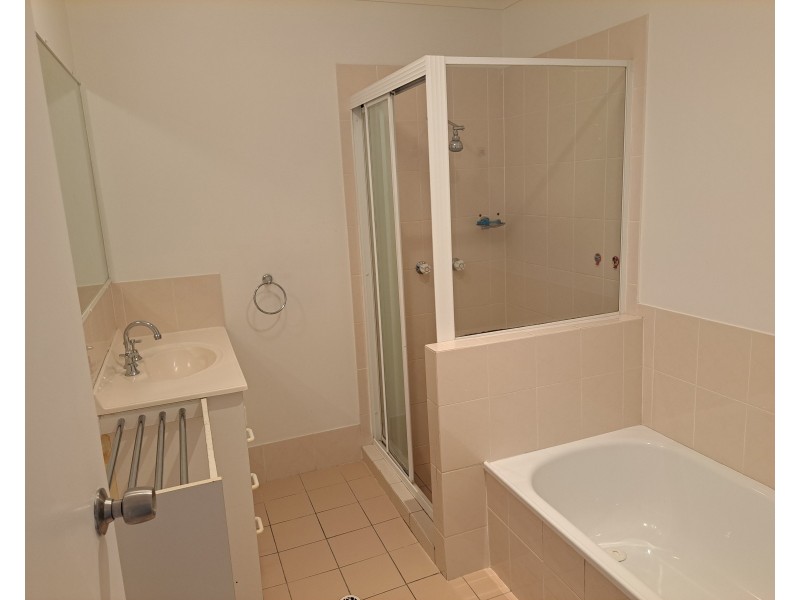 Unit 18/23 Thorngate Dr, Robina QLD 4226