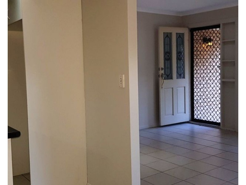 16 Levestam Court, Carrara QLD 4211