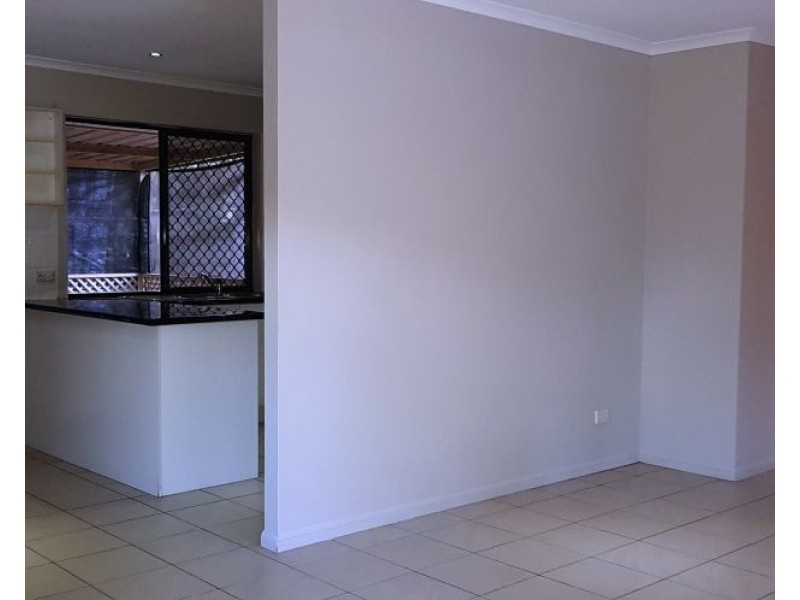 16 Levestam Court, Carrara QLD 4211