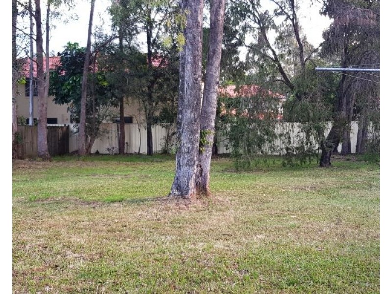 16 Levestam Court, Carrara QLD 4211