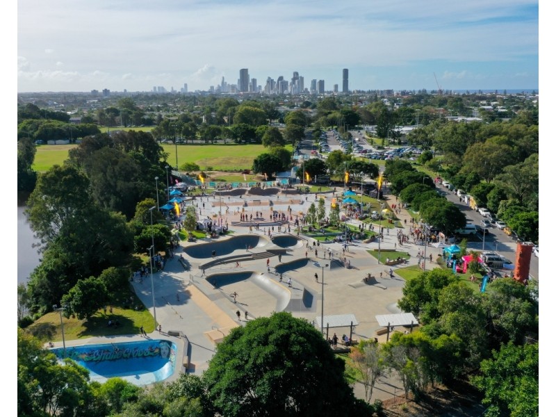 83 Oceanic Dr, Mermaid Waters QLD 4218
