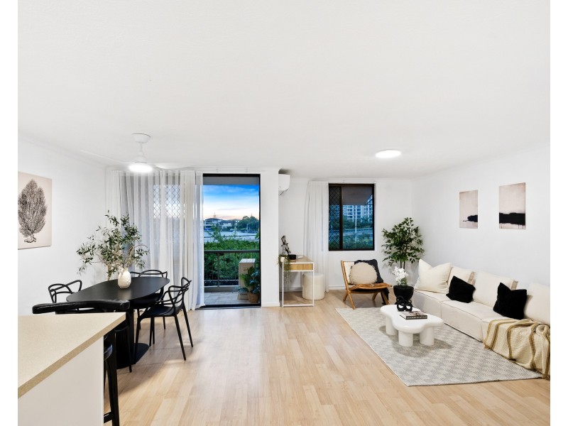 Unit 27/3355 Surfers Paradise Bvd, Surfers Paradise QLD 4217