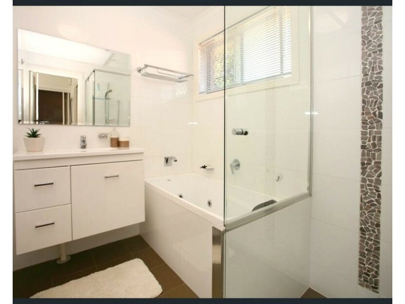 12 Bahia Ct, Broadbeach Waters QLD 4218