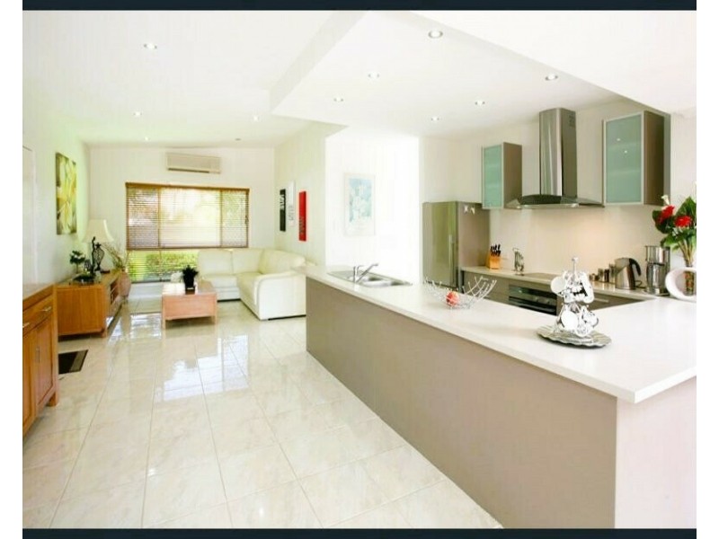 12 Bahia Ct, Broadbeach Waters QLD 4218