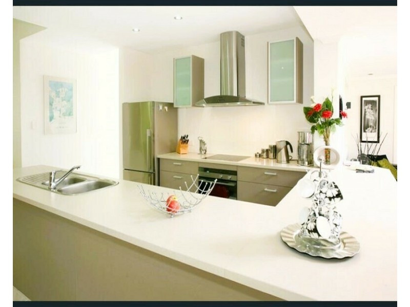 12 Bahia Ct, Broadbeach Waters QLD 4218