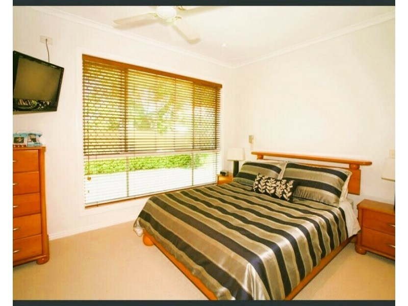 12 Bahia Ct, Broadbeach Waters QLD 4218