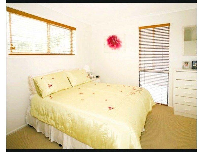 12 Bahia Ct, Broadbeach Waters QLD 4218