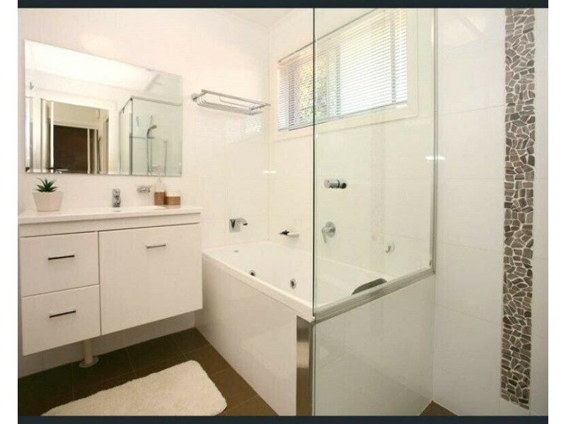 12 Bahia Ct, Broadbeach Waters QLD 4218